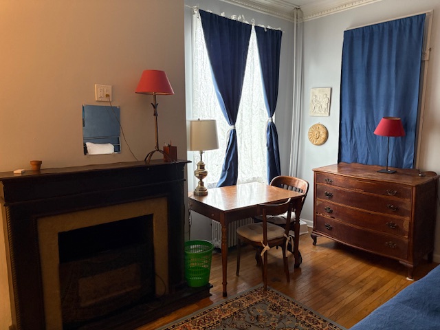 The Fireplace Room 2